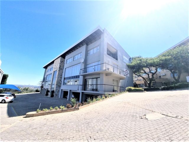 367 mÂ² office to let in Kyalami
