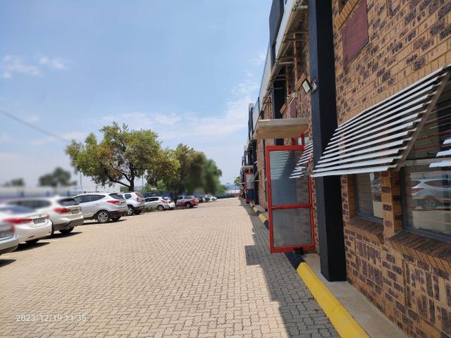 991m2 warehouse - To Let