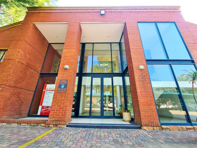 85m² Office To Let in Fourways