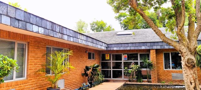 233m² Office To Let in Woodmead