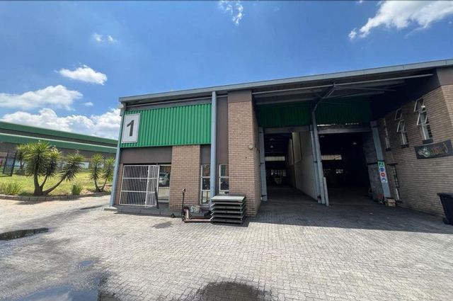 379m2 warehouse -TO LET - Industrial complex of Mini warehouses