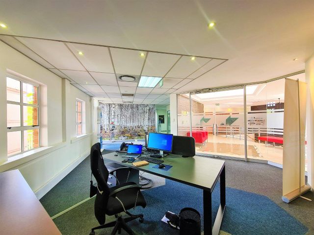 198m² Office To Let in Fourways
