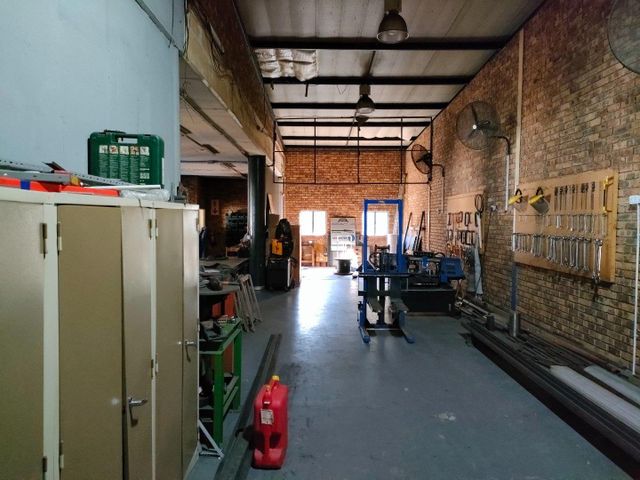 373m2 - warehouse -To Let