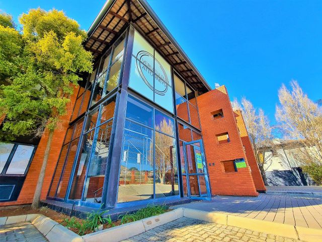 214m² Office To Let in Ruimsig