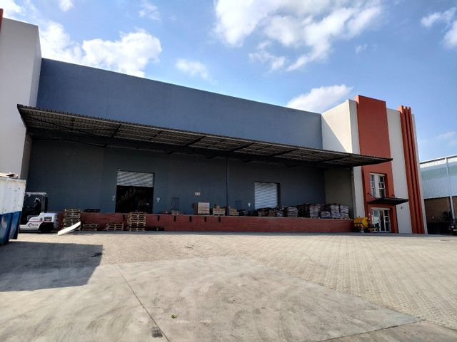 Upmarket Warehouse TO LET/FOR SALE  (R32m) in Cosmo Business Park