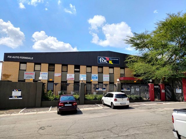 2542m2 warehouse and offices TO LET in Strijdompark