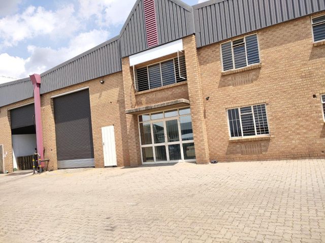 TO LET 637m2 warehouse and offices
