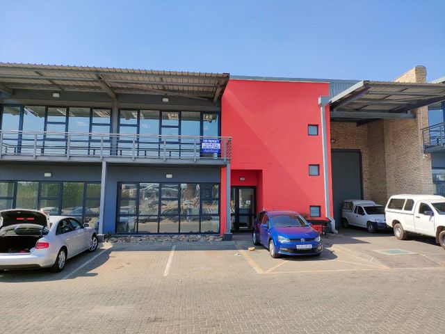 875m2 warehouse TO LET