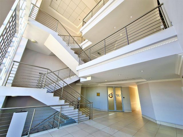 369m² Office To Let in Fourways