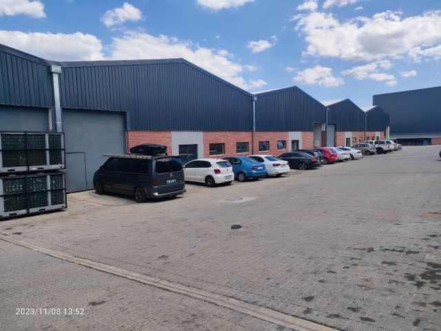 718m² Warehouse To Let in Cosmo Business Park