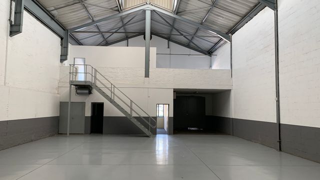 360m² Warehouse To Let in Randjespark