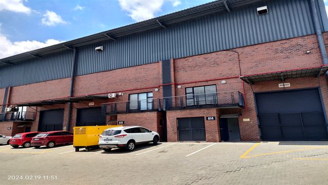 604m² Warehouse To Let in Laser Park