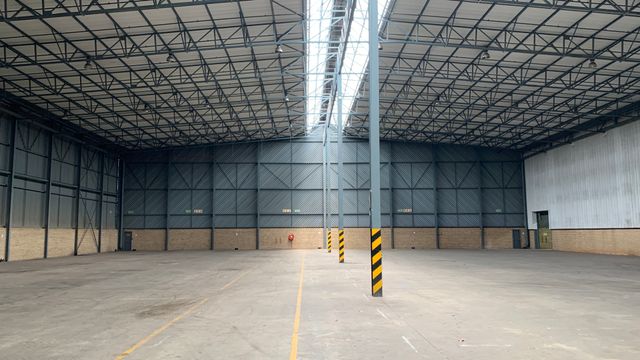 Warehouse to let in Isando