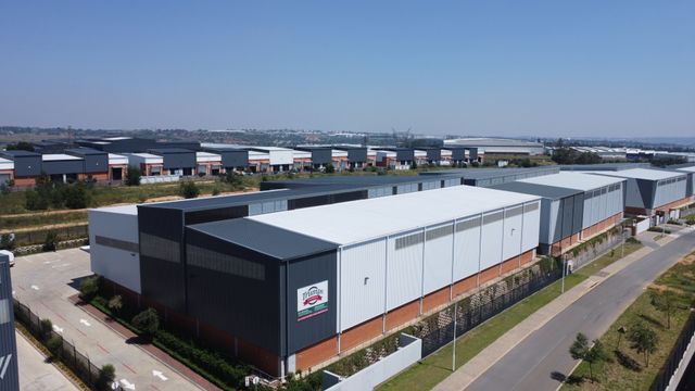 2,838m² Warehouse To Let in Longlake