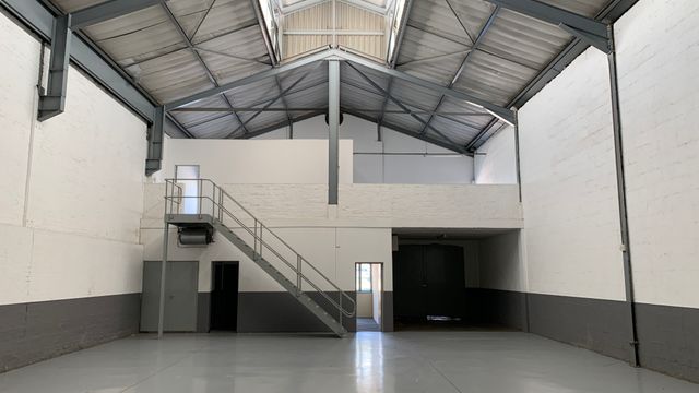 360m² Warehouse To Let in Randjespark