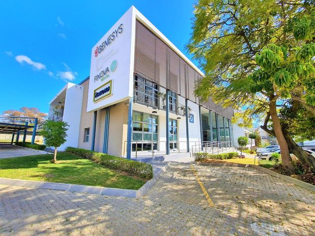 221m² Office To Let in Fourways