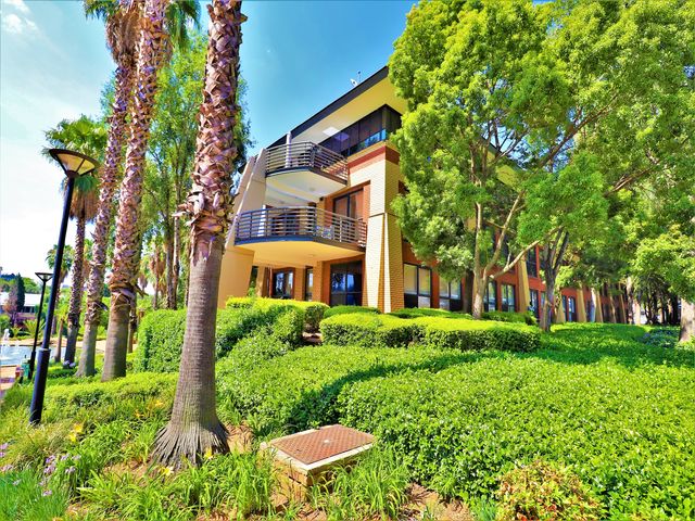 207m² Office To Let in Constantia Kloof