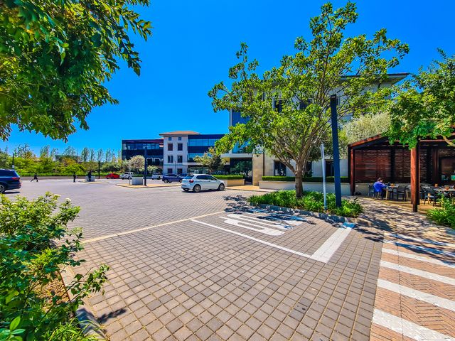 249m² Office To Let in Fourways