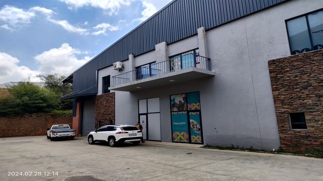 465m2 warehouse  - TO LET