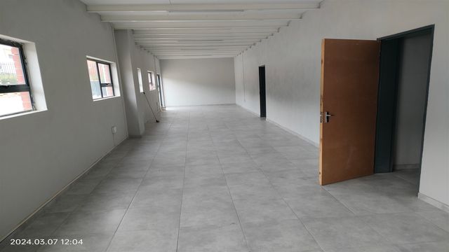 435m² Warehouse To Let in Cosmo Business Park