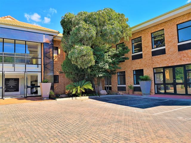 309m² Office To Let in Constantia Kloof