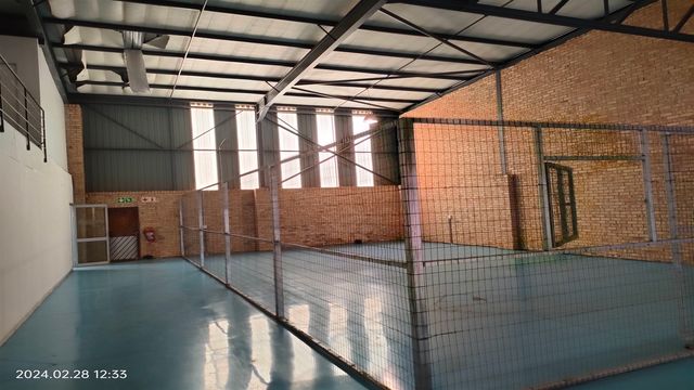 574m2 warehouse -TO LET