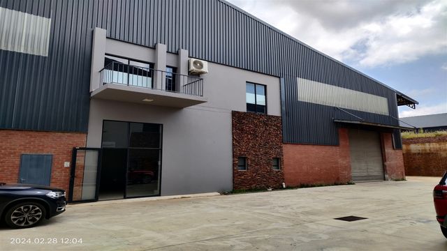 677m² Warehouse To Let in Cosmo Business Park