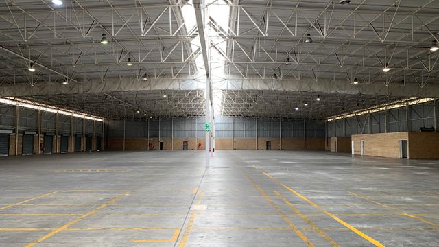 Warehouse to let in Longmeadow