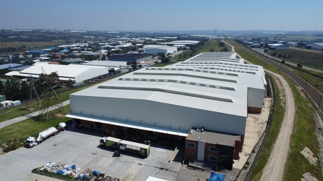 8,470m² Warehouse To Let in Linbro Park