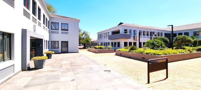 120m² Serviced Office To Let in Bryanston