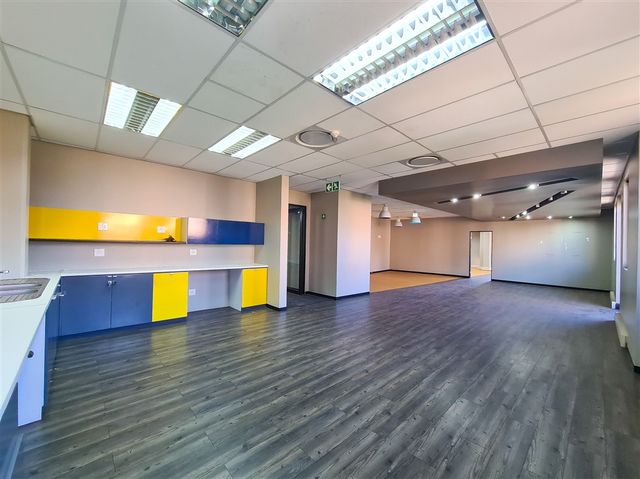 565m² Office To Let in Constantia Kloof