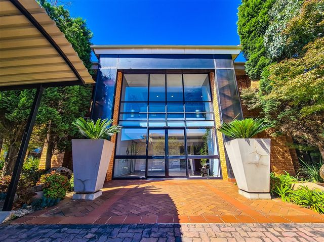 256m² Office To Let in Constantia Kloof