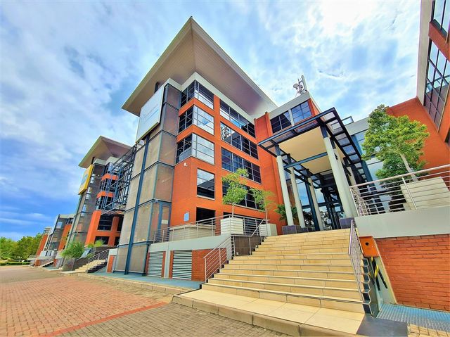 1,887m² Office To Let in Constantia Kloof