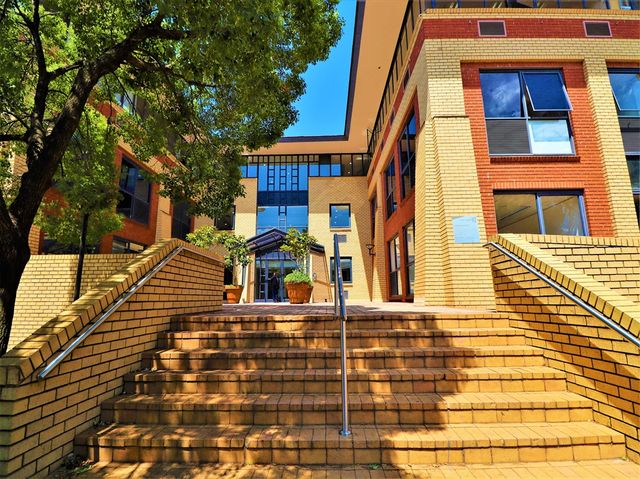 386m² Office To Let in Constantia Kloof