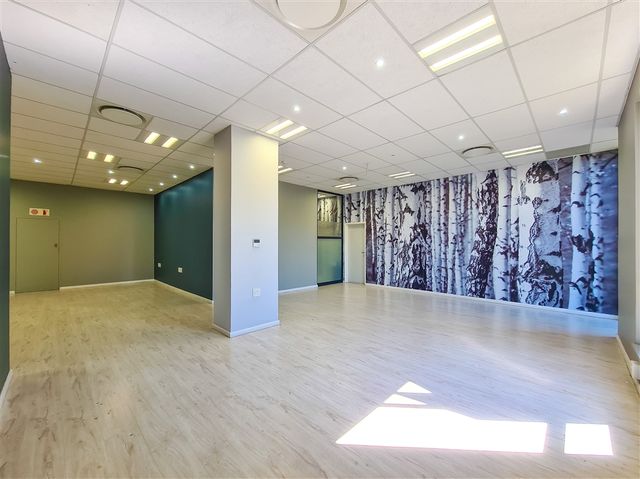 Ultra-Modern Office to Let in Monte Circle