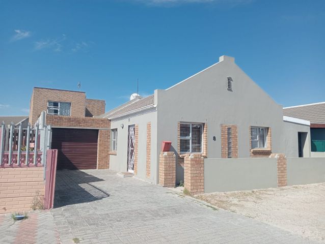 3 Bedroom House with Granny Flat for Sale in The Conifers - R1 599 000