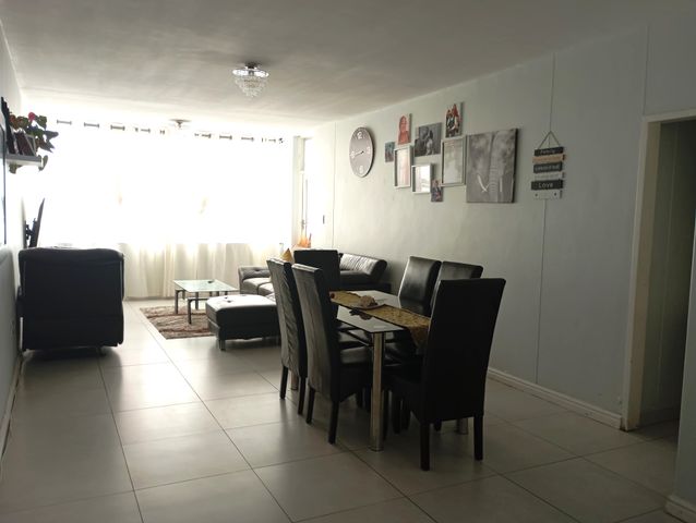 2 Bedroom Sectional Title For Sale in Goodwood Central