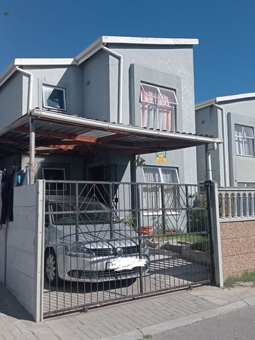 Freestanding 2 Bedroom Double Storey House for Sale in Fountainhead - R699000