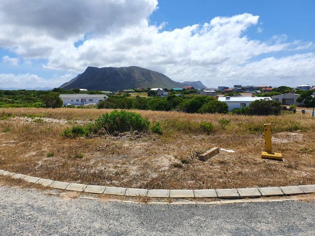 Corner stand with approved building plans for sale in Kleinbaai.