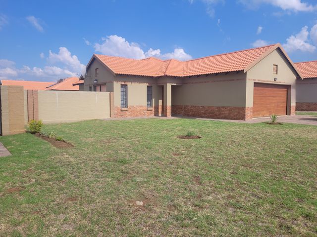 3 Bedroom House To Let in Hexrivier Lifestyle Estate