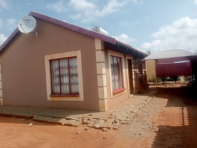 2 Bedroom Freehold For Sale in Boitekong