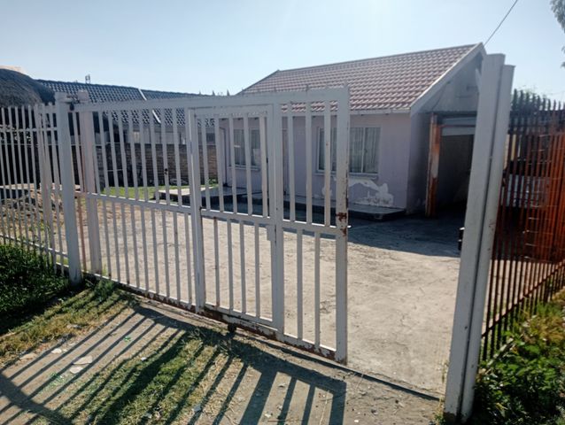 2 Bedroom Freehold For Sale in Boitekong