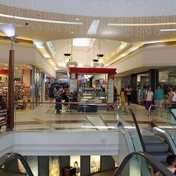 Somerset Mall: a successful hub for commercial real estate