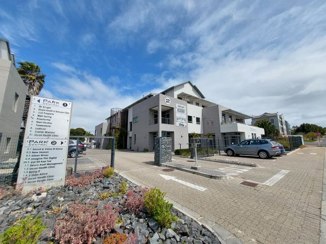 Prime luxurious ready to use office space to let - Park Central, Durbanville