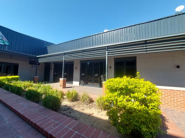 490m² Retail To Let in Brackenfell South