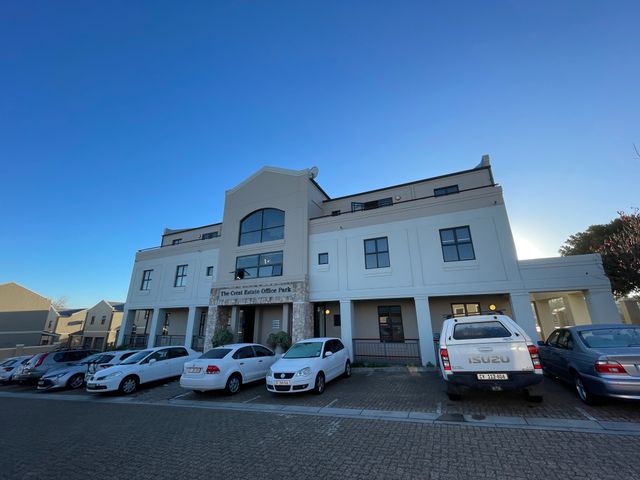 168m² Office To Let in The Crest