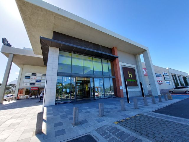 Prime retail unit to let in Somerset West - Helderberg Centre