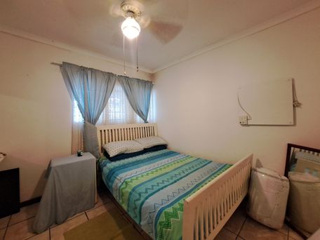 5 Bedroom House For Sale in Beacon Bay