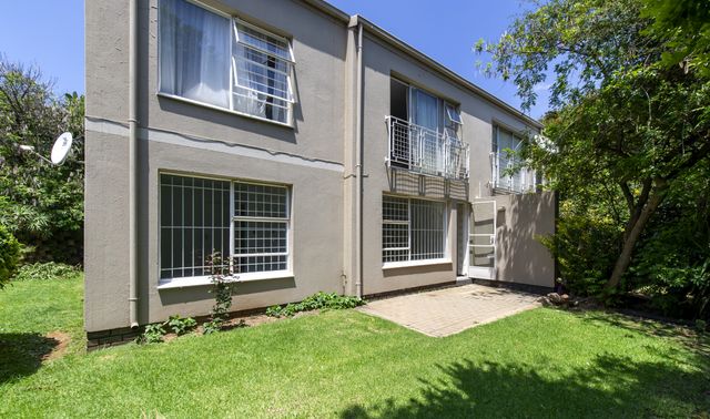 2 Bedroom Sectional Title For Sale in Bedford Gardens