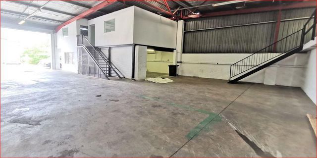 284m² Warehouse To Let in New Germany